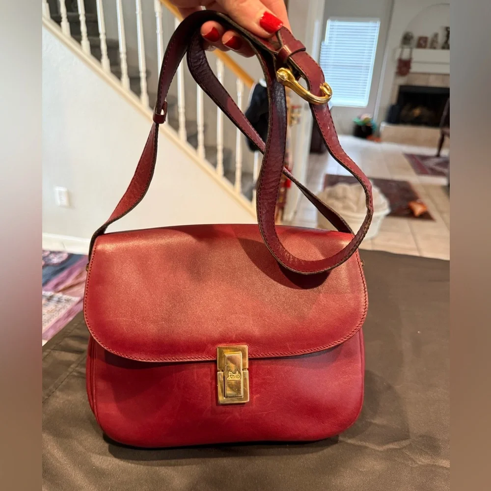 Vintage Céline Horse Carriage Clasp Burgundy Leather Shoulder Bag - Picture 2 of 16